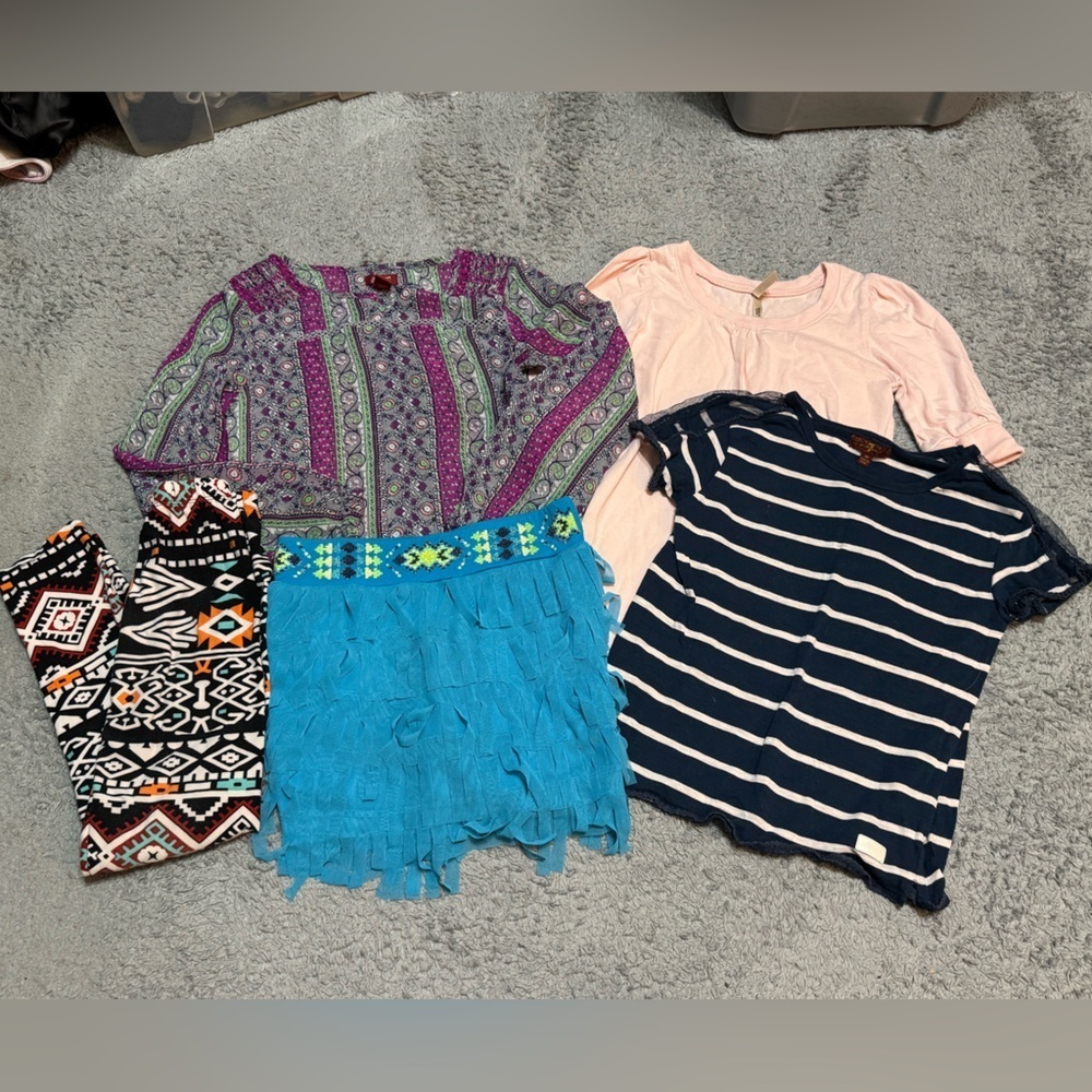 🌼4/$25🌼 Girls Youth 8 bundle of Tops, a skirt, and a pair of leggings
